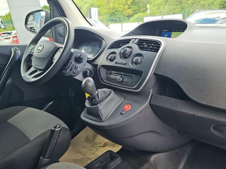Nissan NV250 FOURGON L1 DCI 95 N-CONNECTA - Image 17 (July 7, 2026)