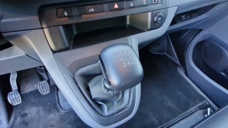 Peugeot Expert FOURGON tole standard bluehdi 100 ss bvm6 premium - Image 15 (July 7, 2026)