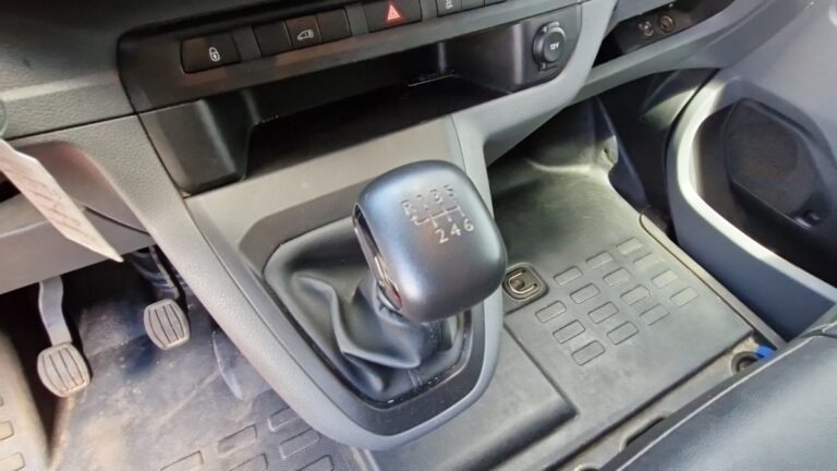 Peugeot Expert FOURGON tole standard 1.5 bluehdi 120 ss bvm6 premium - Image 15 (July 7, 2026)