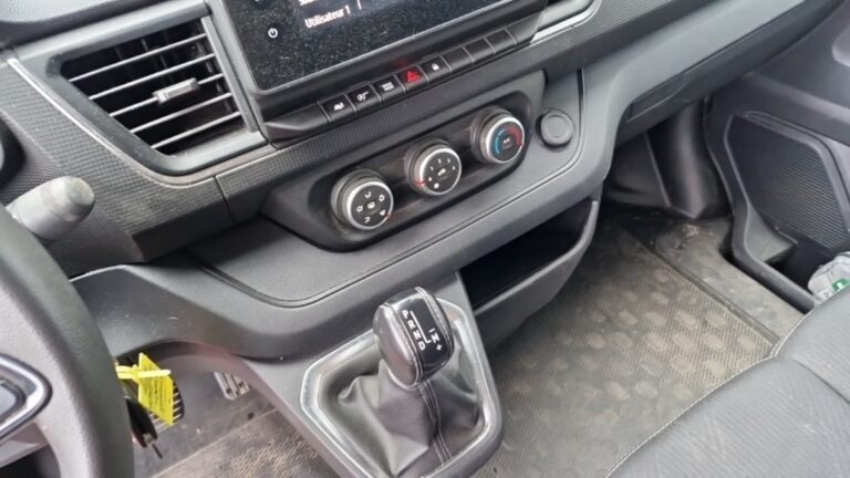 Renault Trafic FOURGON 2800 kg blue dci 170 edc grand confort - Image 18 (July 7, 2026)