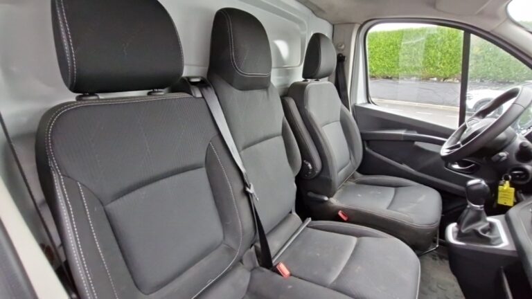 Renault Trafic FOURGON 2800 kg blue dci 170 edc grand confort - Image 06 (July 7, 2026)