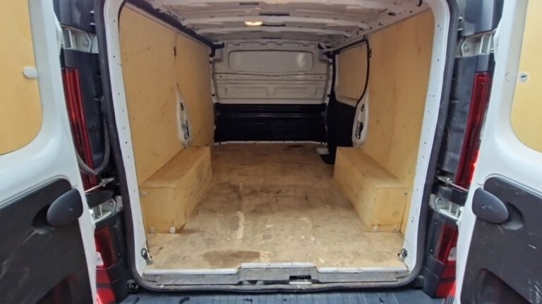 Renault Trafic FOURGON 2800 kg blue dci 170 edc grand confort - Image 08 (July 7, 2026)