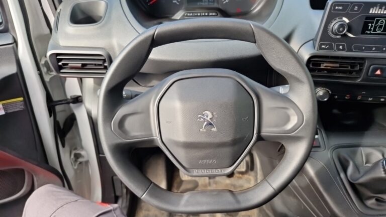 Peugeot Partner FOURGON LONG 950 KG BLUEHDI 100 SS BVM5 PREMIUM - Image 12 (July 7, 2026)
