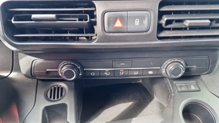 Peugeot Partner FOURGON LONG 950 KG BLUEHDI 100 SS BVM5 PREMIUM - Image 16 (July 7, 2026)