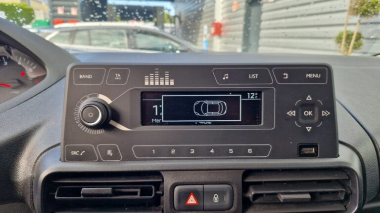 Peugeot Partner FOURGON LONG 950 KG BLUEHDI 100 SS BVM5 PREMIUM - Image 18 (July 7, 2026)