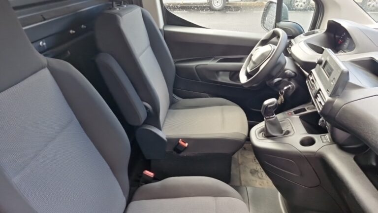 Peugeot Partner FOURGON LONG 950 KG BLUEHDI 100 SS BVM5 PREMIUM - Image 05 (July 7, 2026)
