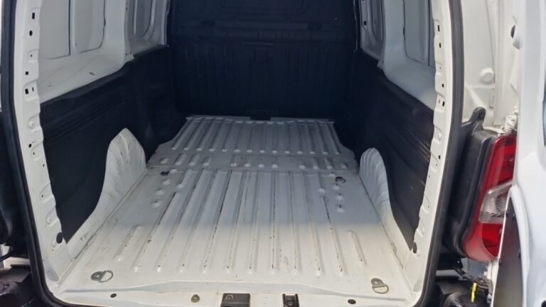 Peugeot Partner FOURGON LONG 950 KG BLUEHDI 100 SS BVM5 PREMIUM - Image 07 (July 7, 2026)
