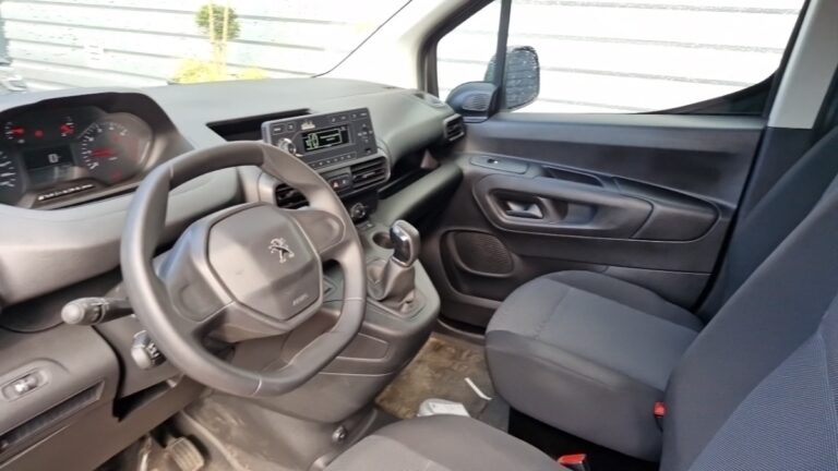 Peugeot Partner FOURGON LONG 950 KG BLUEHDI 100 SS BVM5 PREMIUM - Image 09 (July 7, 2026)