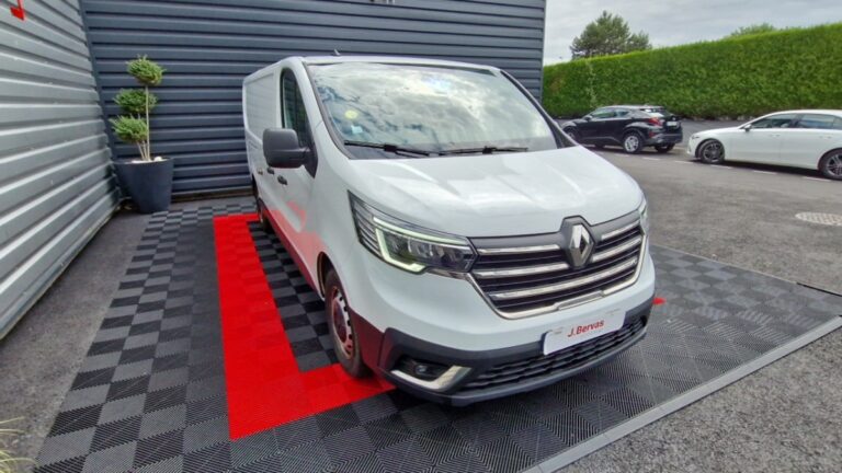 Renault Trafic FOURGON 3000 kg blue dci 130 grand confort - Image 03 (July 7, 2026)
