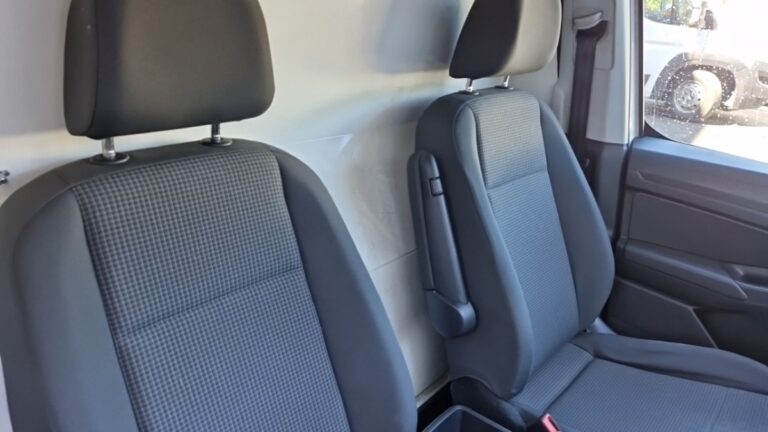 Volkswagen Caddy CARGO 2.0 TDI 75 BVM6 BUSINESS - Image 05 (July 7, 2026)