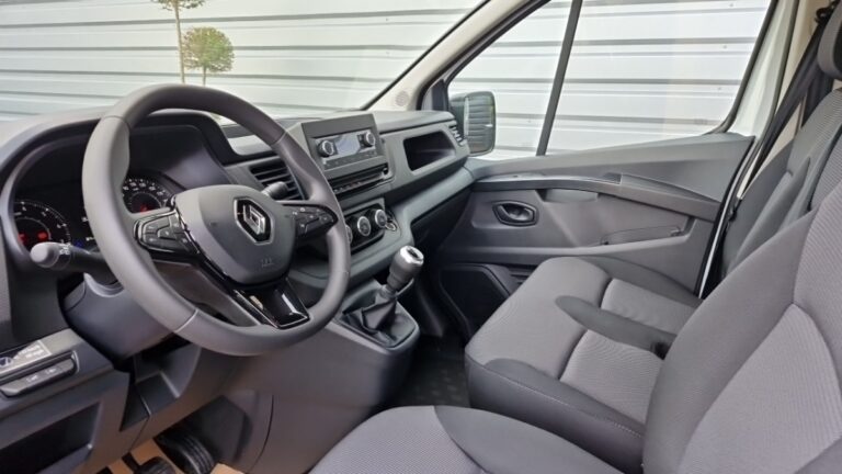 Renault Trafic 3000 kg blue dci 150 grand confort - Image 08 (July 7, 2026)