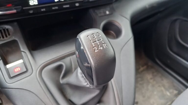 Peugeot Partner FOURGON STANDARD 1000 KG BLUEHDI 100 PREMIUM - Image 15 (July 7, 2026)