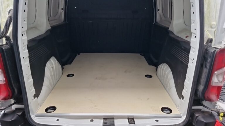 Peugeot Partner FOURGON STANDARD 1000 KG BLUEHDI 100 PREMIUM - Image 07 (July 7, 2026)