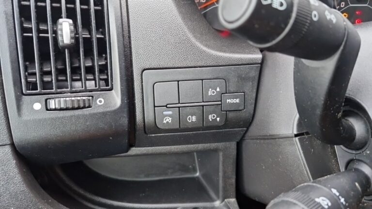 Citroën Jumper FOURGON TOLE 35 BLUEHDI 140 SS BVM6 CONTROL - Image 16 (July 7, 2026)