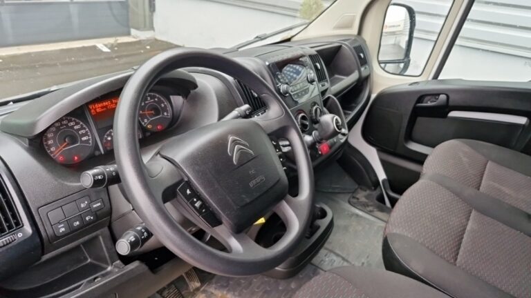 Citroën Jumper FOURGON TOLE 35 BLUEHDI 140 SS BVM6 CONTROL - Image 09 (July 7, 2026)