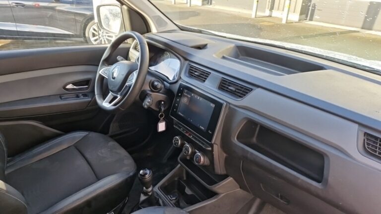 Renault Express Van BLUE DCI 95 – 22 CONFORT - Image 03 (July 7, 2026)
