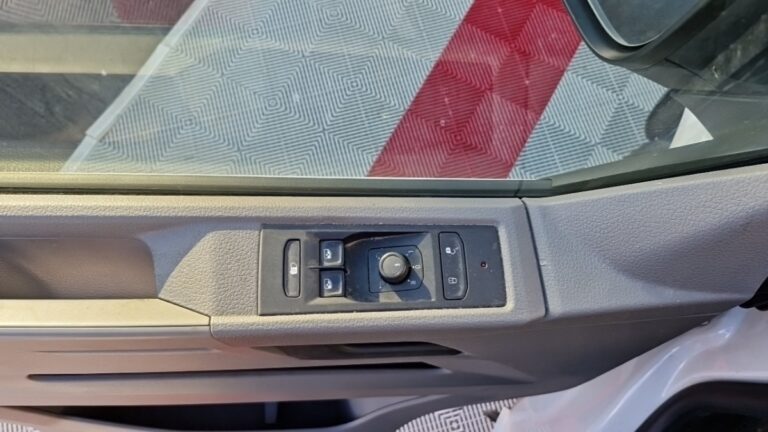 Volkswagen Transporter 2.0 TDI 150 BVM6 BUSINESS - Image 11 (July 7, 2026)