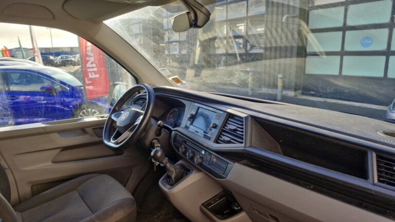 Volkswagen Transporter 2.0 TDI 150 BVM6 BUSINESS - Image 04 (July 7, 2026)