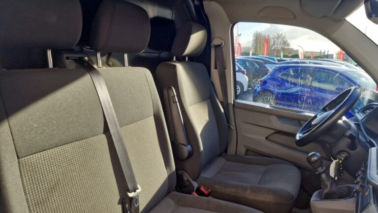 Volkswagen Transporter 2.0 TDI 150 BVM6 BUSINESS - Image 05 (July 7, 2026)