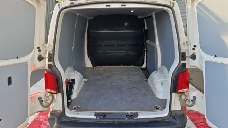 Volkswagen Transporter 2.0 TDI 150 BVM6 BUSINESS - Image 08 (July 7, 2026)
