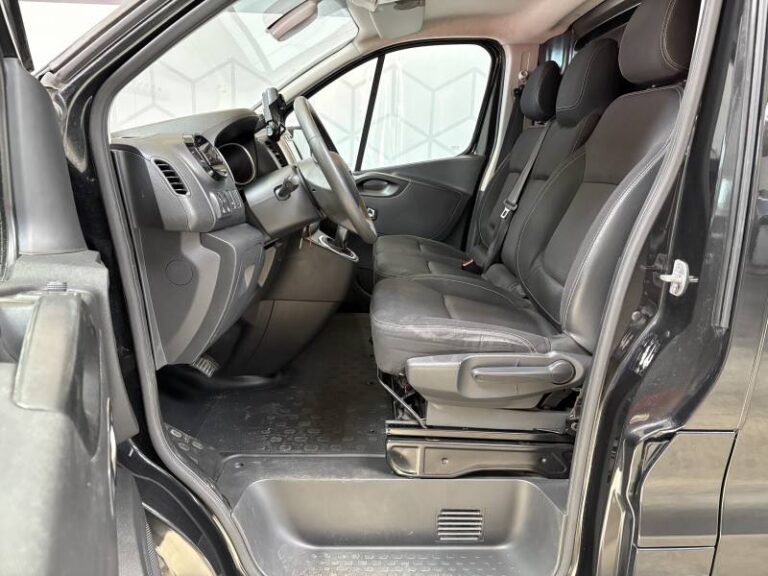 Nissan NV300 FOURGON 2T8 2.0 DCI 145 S/S DCT N-CONNECTA - Image 07 (July 7, 2026)