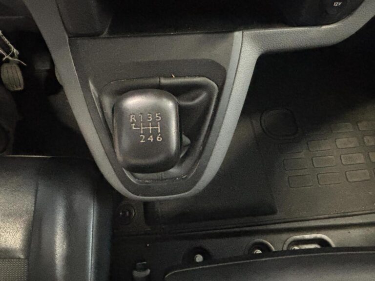 Citroën Jumpy XL 2.0 BlueHDi S&S III FOURGON Club PHASE 1/ GARANTIE 12 MOIS - Image 17 (July 7, 2026)
