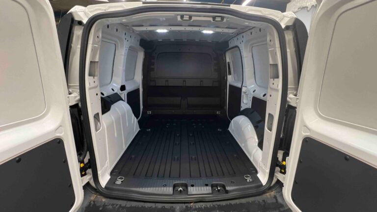 Volkswagen Caddy CARGO 2.0 TDI 102 BVM6 BUSINESS - Image 13 (July 7, 2026)