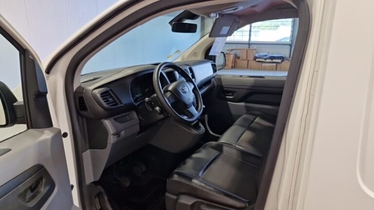 Toyota PROACE MEDIUM 1.5L 100 D-4D BVM6 DYNAMIC - Image 11 (July 7, 2026)
