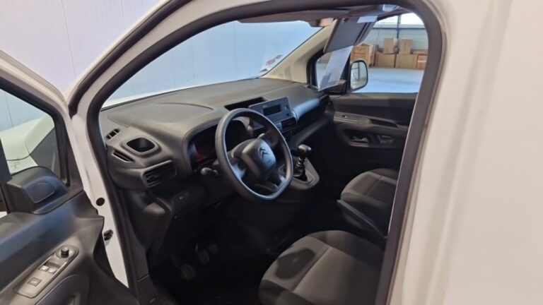 Citroën Berlingo VAN M 650 PURETECH 110 SS BVM6 CONTROL - Image 26 (August 28, 2026)