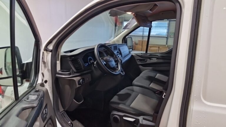 Ford Transit Custom 340 1.0 ECOBOOST 120 PHEV TREND - Image 11 (July 7, 2026)