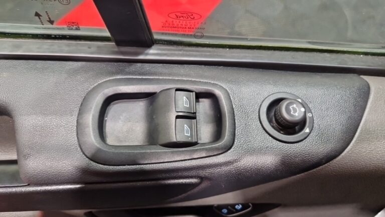 Ford Transit Custom 340 1.0 ECOBOOST 120 PHEV TREND - Image 19 (July 7, 2026)