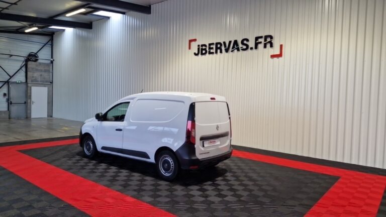 Renault Express Van TCE 100 – 22 CONFORT - Image 03 (July 7, 2026)