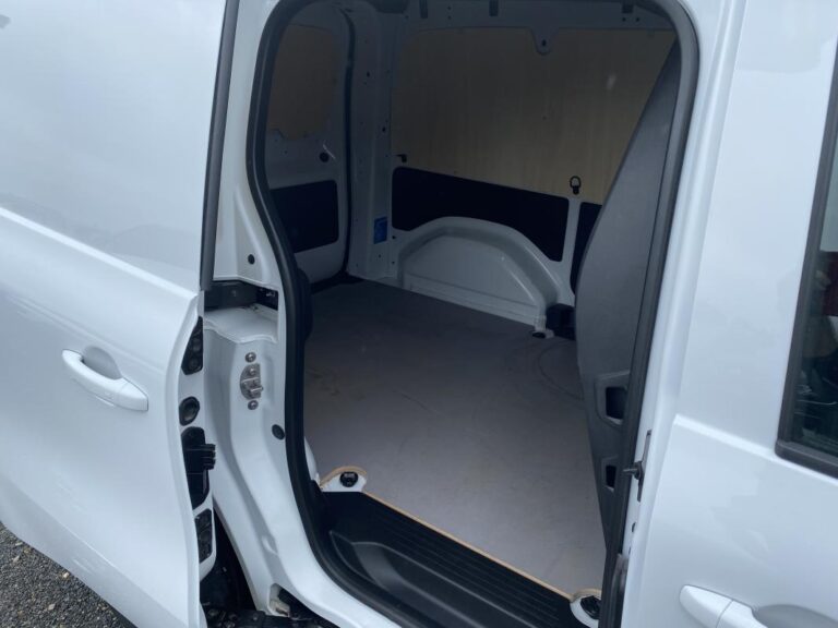 Renault Kangoo 3 VAN EXTRA BLUE DCI 95 - Image 13 (July 7, 2026)
