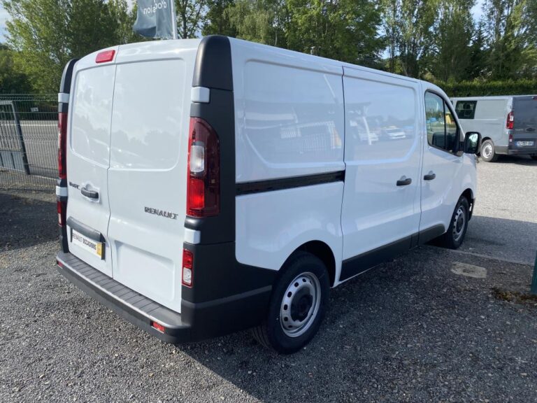 Renault Trafic III 3T BLUE DCI 150 CONFORT - Image 03 (July 7, 2026)