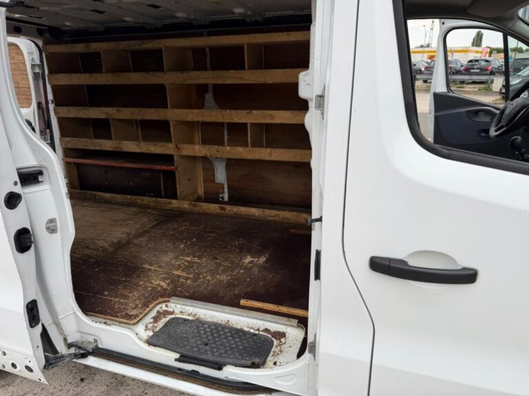 Opel Vivaro 1.6 CDTi 145 CV. 16V TVA RECUPERABLE - Image 14 (July 7, 2026)