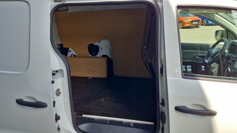 Renault Express Van BLUE DCI 95 – 22 CONFORT - Image 11 (July 7, 2026)