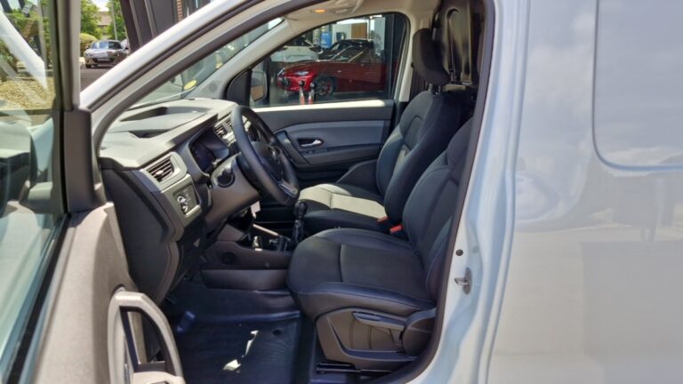 Renault Express Van BLUE DCI 95 – 22 CONFORT - Image 13 (July 7, 2026)
