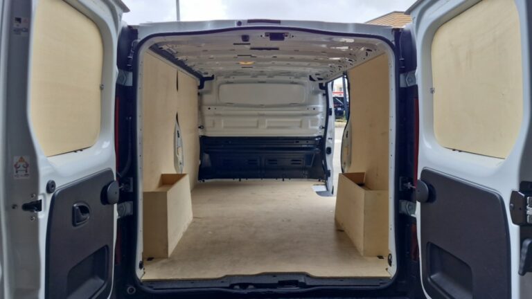 Renault Trafic FOURGON 3000 kg blue dci 130 confort - Image 10 (July 7, 2026)