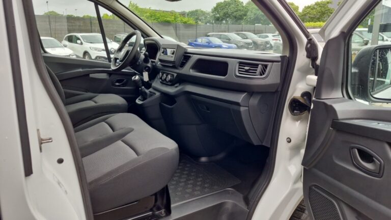 Renault Trafic FOURGON 3000 kg blue dci 130 confort - Image 11 (July 7, 2026)