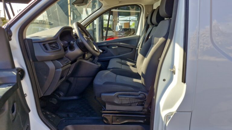 Renault Trafic FOURGON 3000 kg blue dci 130 confort - Image 13 (July 7, 2026)