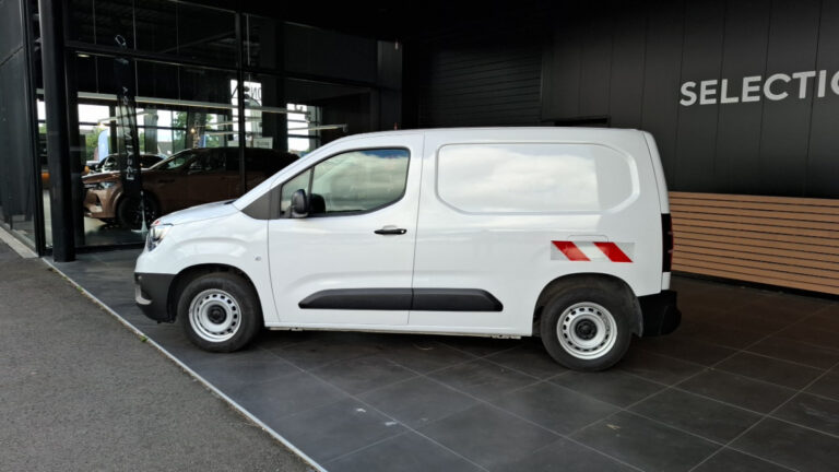 Opel Combo Taille M 600kg PureTech 110 BVM6 - Image 01 (July 7, 2026)