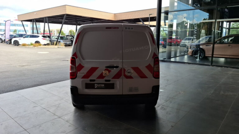 Opel Combo Taille M 600kg PureTech 110 BVM6 - Image 04 (July 7, 2026)