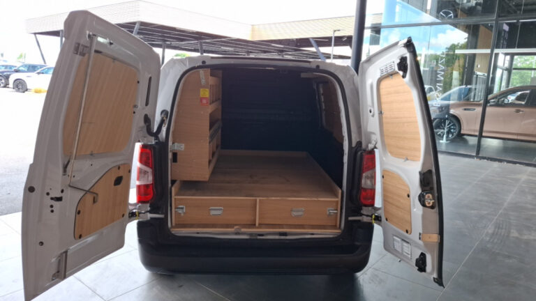 Opel Combo Taille M 600kg PureTech 110 BVM6 - Image 08 (July 7, 2026)