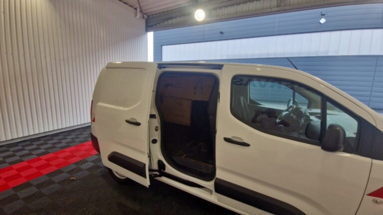 Citroën Berlingo VAN XL 950 PURETECH 110 SS CLUB - Image 12 (July 7, 2026)
