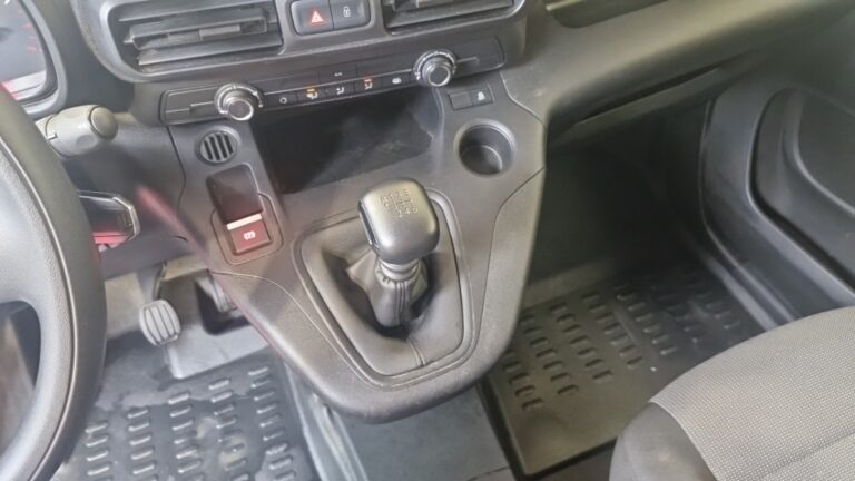 Citroën Berlingo VAN XL 950 PURETECH 110 SS CLUB - Image 19 (July 7, 2026)