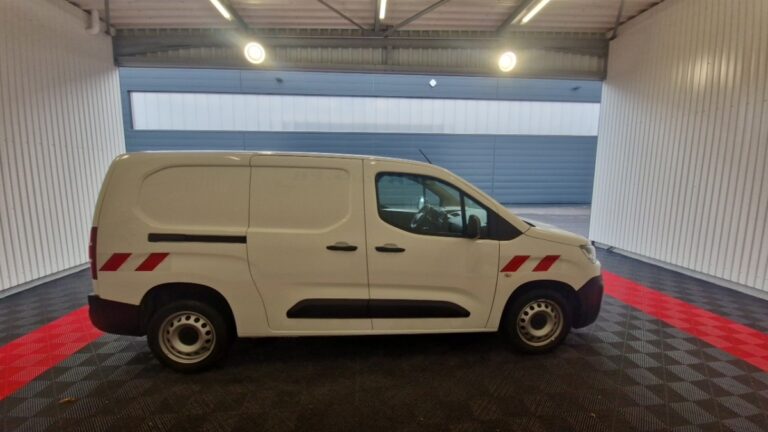 Citroën Berlingo VAN XL 950 PURETECH 110 SS CLUB - Image 04 (July 7, 2026)