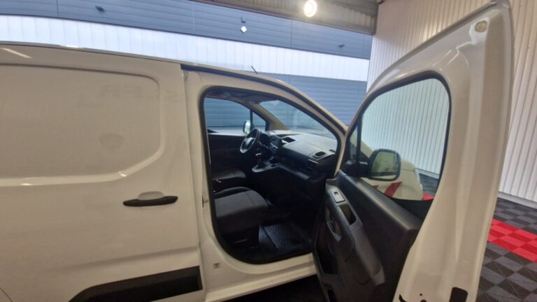 Citroën Berlingo VAN XL 950 PURETECH 110 SS CLUB - Image 09 (July 7, 2026)