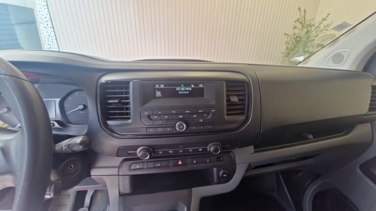 Peugeot Expert 1.5 BLUEHDI 120 S&S COMPACT PREMIUM - Image 11 (July 7, 2026)