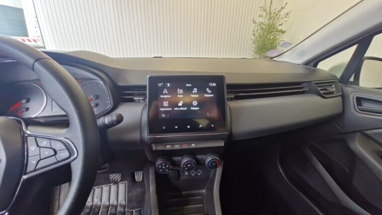 Renault Clio V SOCIETE TCE 90 – 21N AIR NAV - Image 11 (July 7, 2026)