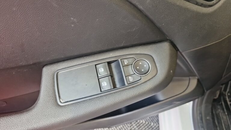 Renault Clio V SOCIETE TCE 90 – 21N AIR NAV - Image 14 (July 7, 2026)